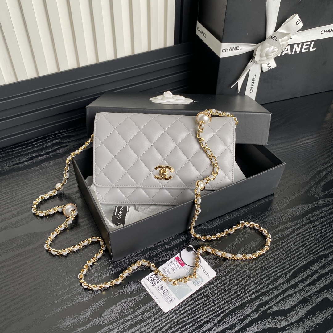 Chanel AP4282 19 Wallet On Chain Shiny Lambskin Imitation Pearls Gray