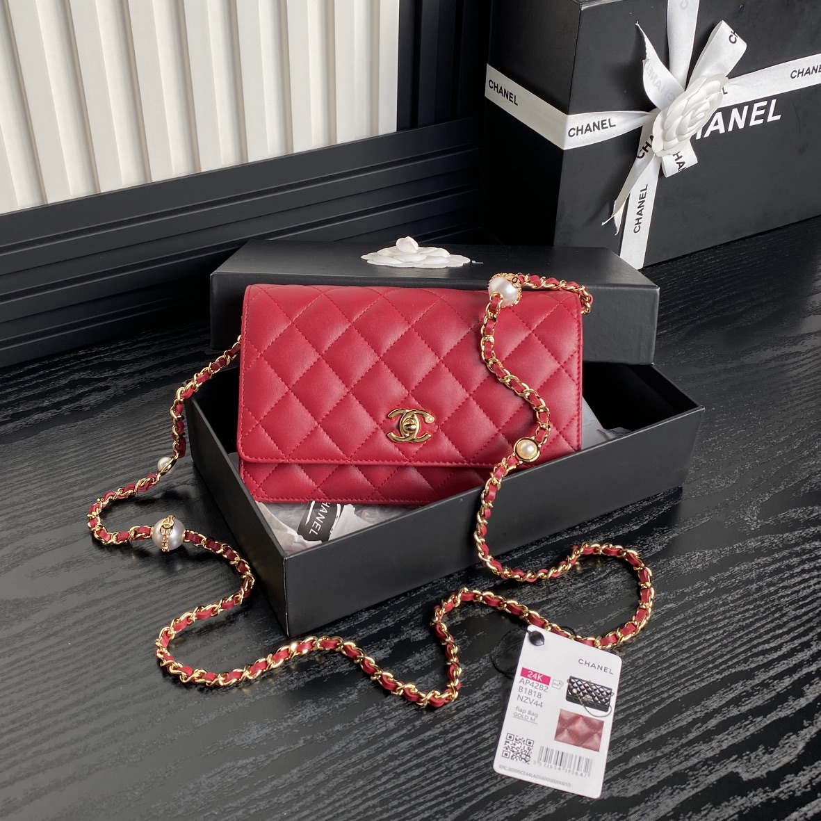 Chanel AP4282 19 Wallet On Chain Shiny Lambskin Imitation Pearls Red