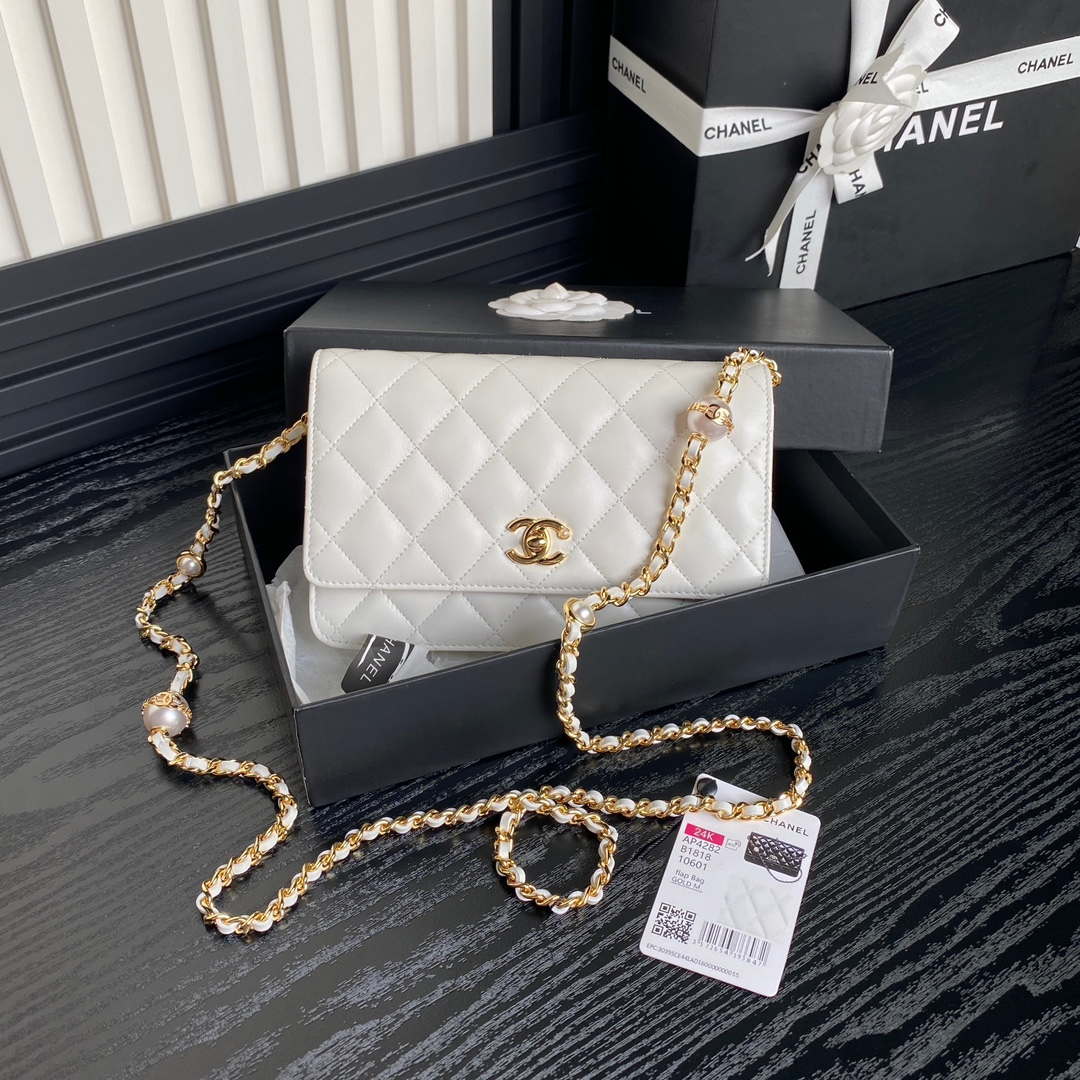 Chanel AP4282 19 Wallet On Chain Shiny Lambskin Imitation Pearls White