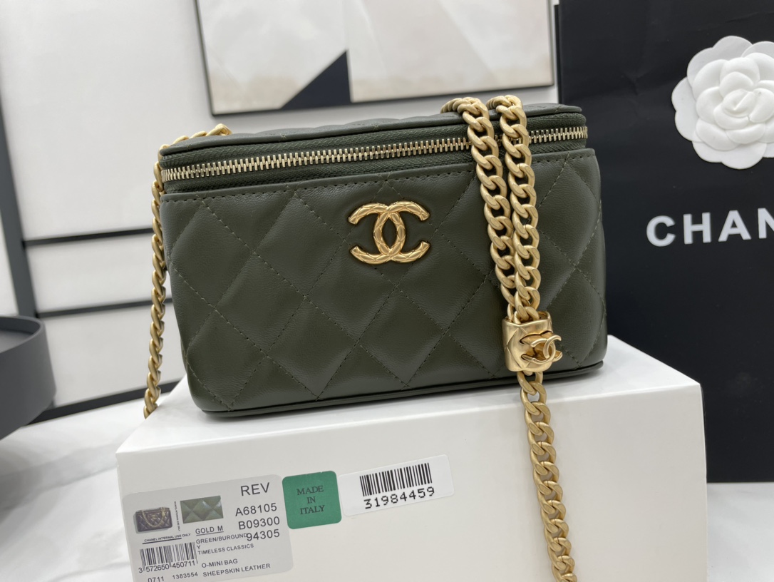 Chanel Small Vanity Case Emerald Green For Women